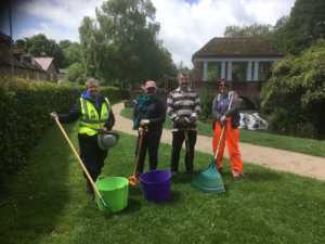 A photo of volunteers that have been working in Russell Gardens weeding under the hedge. 